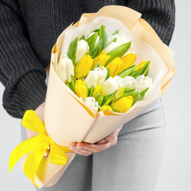 Белые и Желтые Тюльпаны